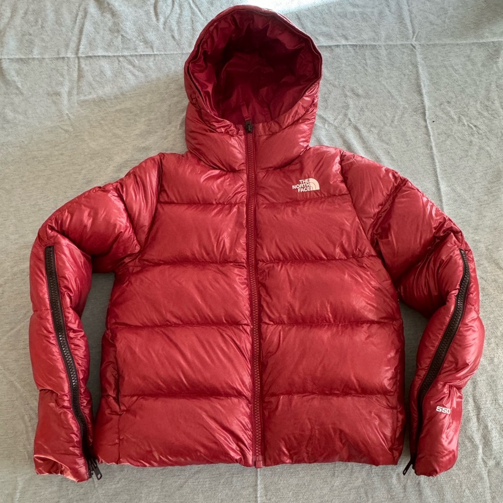 Woman’s 550 North Face Jacket with Zipper Sleeves